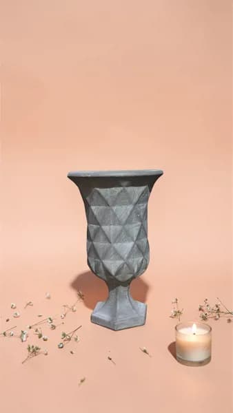 Ayaklı Beton Vazo Ayaklı Beton Vazo - Binbirmalzeme - Ürün Görseli 1